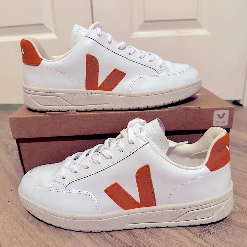 VEJA V-12 Leather 'White Pumpkin' XD0203113B